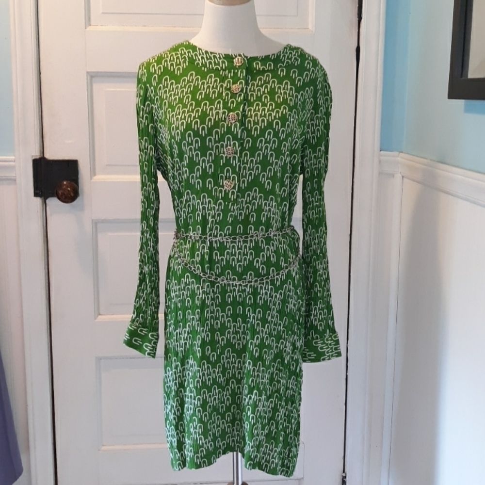Jaclyn Smith large green dress